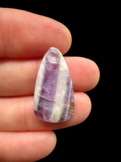 Zonaler Amethyst Cabochon – Namibia