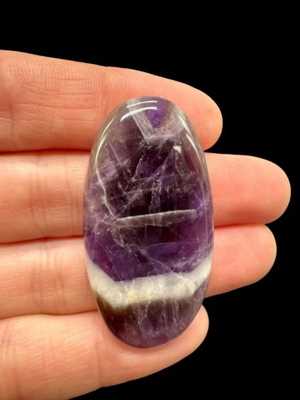 Zonaler Amethyst Cabochon – Namibia