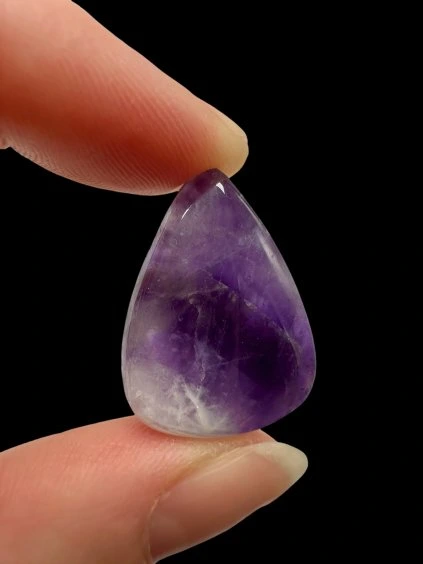 Zonaler Amethyst Cabochon – Namibia