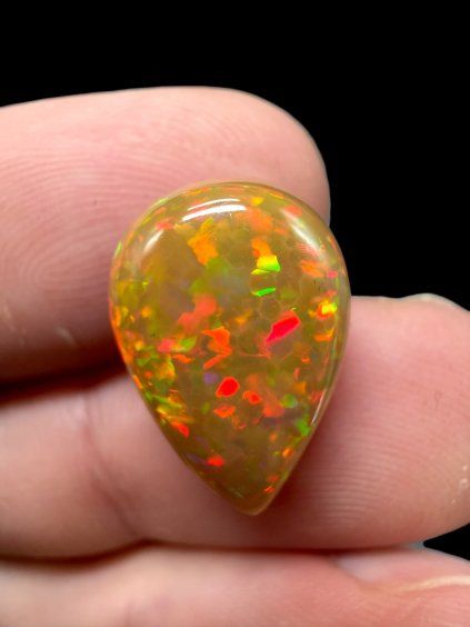 Drahý opál 7,5ct – Kabošon – Welo, Etiopie