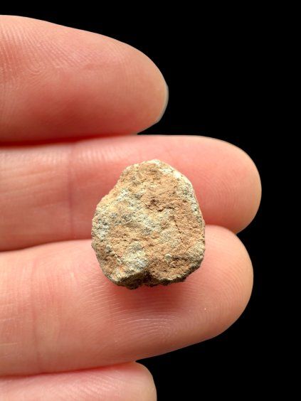 Mondmeteorit Bechar 007 – 0,9g – Algerien