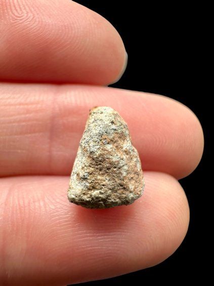 Mondmeteorit Bechar 007 – 0,8g – Algerien