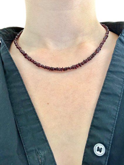 Czech garnet necklace 45 cm – tumbled beads
