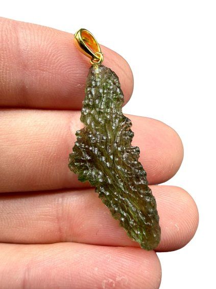 Vergoldeter Moldavit-Anhänger 2,5g