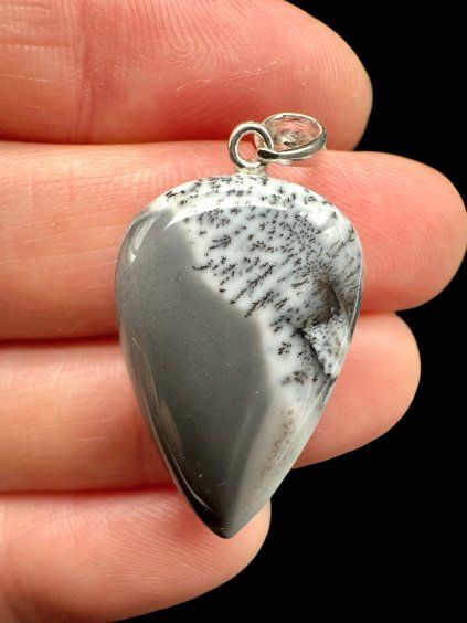 Silberanhänger aus dendritischem Opal