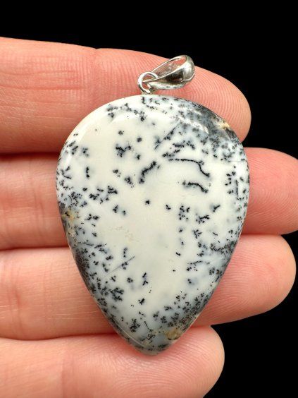 Silberanhänger aus dendritischem Opal