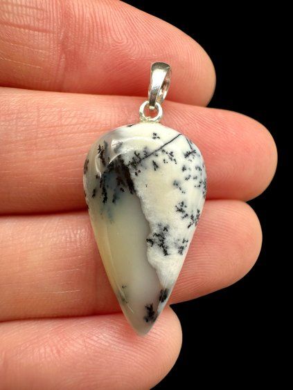 Silberanhänger aus dendritischem Opal