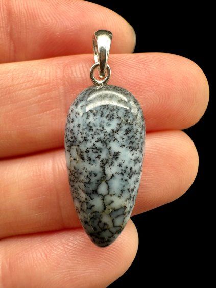 Silberanhänger aus dendritischem Opal