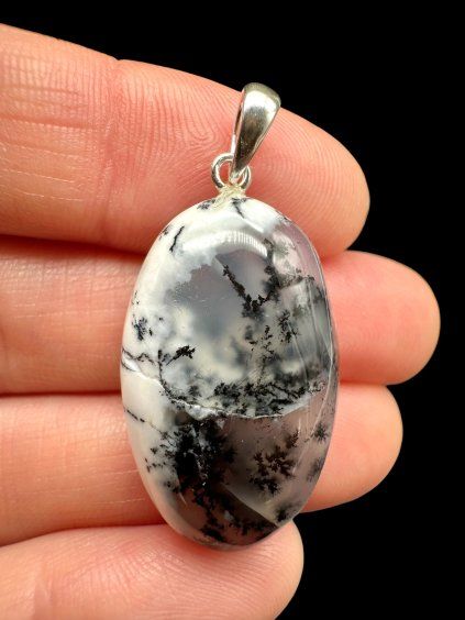 Silberanhänger aus dendritischem Opal