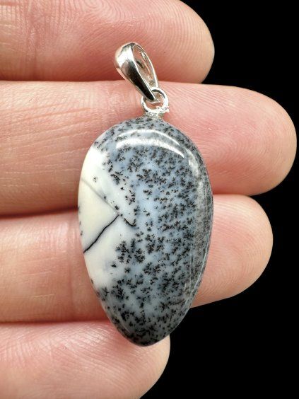 Silberanhänger aus dendritischem Opal
