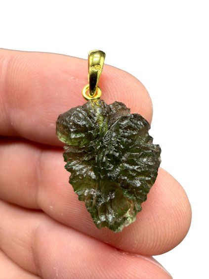 Vergoldeter Moldavit-Anhänger 2,05g