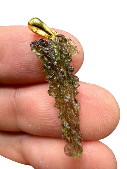 Vergoldeter Moldavit-Anhänger 0,9g