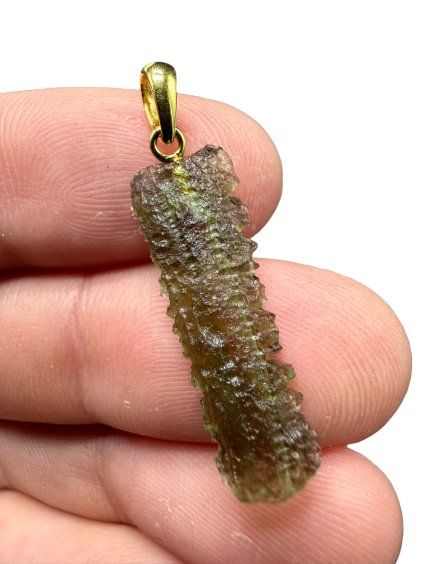 Vergoldeter Moldavit-Anhänger 1g