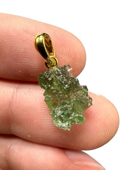 Vergoldeter Moldavit-Anhänger 1g