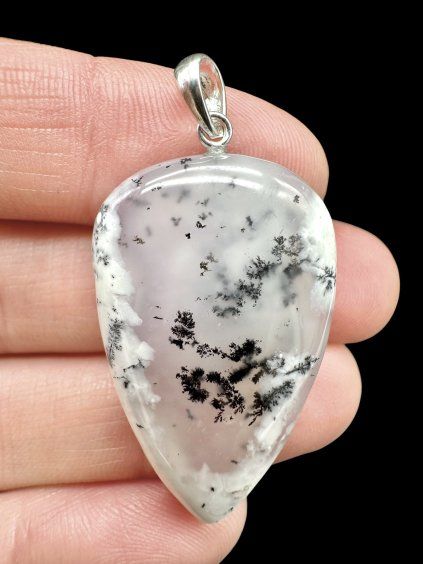 Silberanhänger aus dendritischem Opal