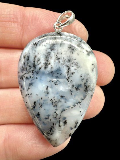 Silberanhänger aus dendritischem Opal
