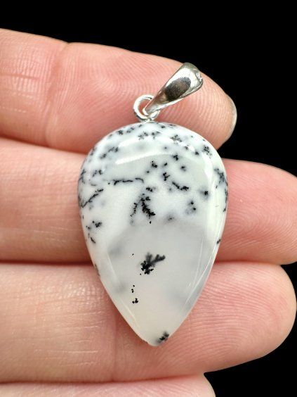 Silberanhänger aus dendritischem Opal