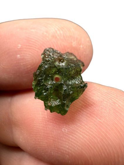 A bead made of raw moldavite 0,57g