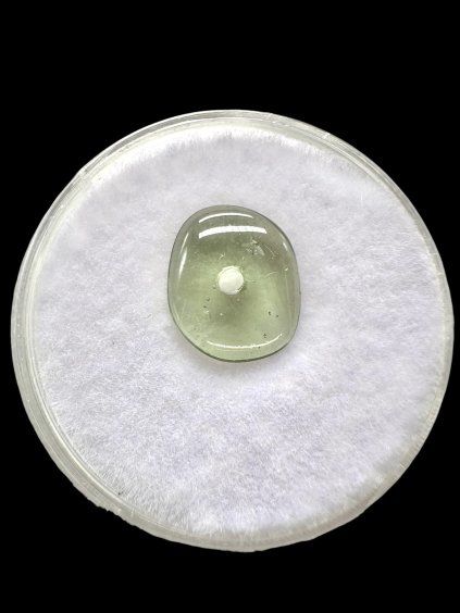 Moldavit-Perle mit gebohrtem Loch