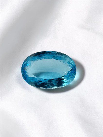 Faceted blue topaz from Brazil 17,4ct