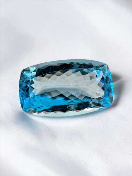 Faceted blue topaz from Brazil 16ct