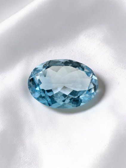 Faceted blue topaz from Brazil 6,4ct