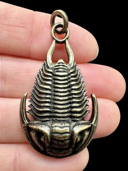 Trilobiten-Anhänger – Zink, altmessingfarben