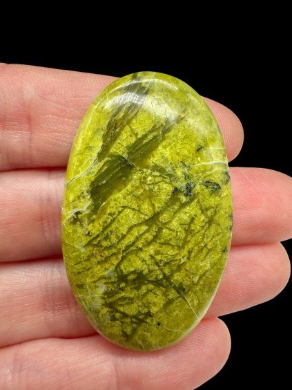 Green opal cabochon – Peru