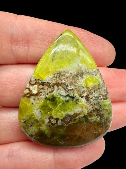 Green opal cabochon – Peru