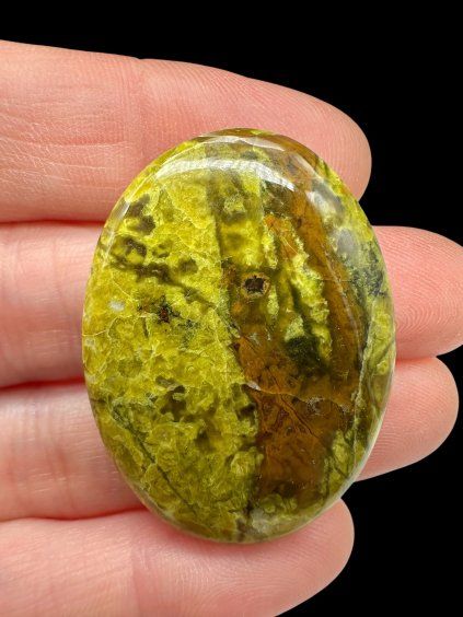 Green opal cabochon – Peru