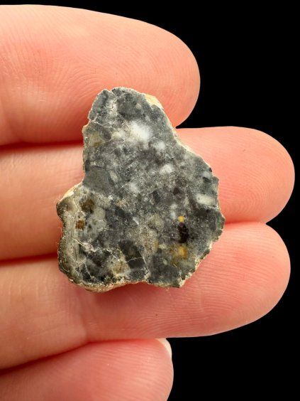 Lunar meteorite Bechar 007 – 2,3g – Algeria / endcut