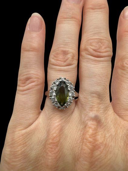 Silberring mit facettierte Moldavite und Zirkone Größe 51
