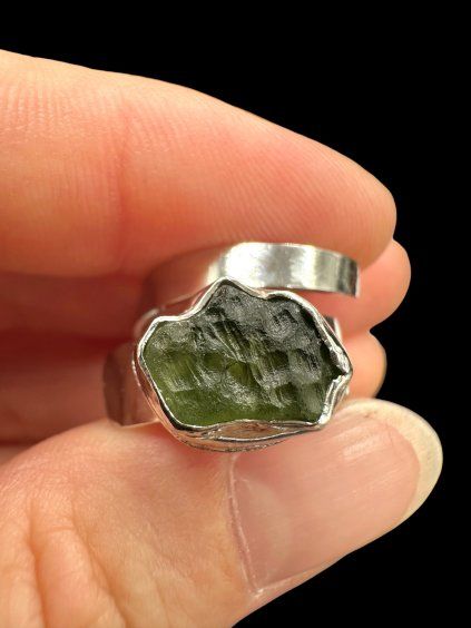 Silver ring with moldavite – Adjustable size