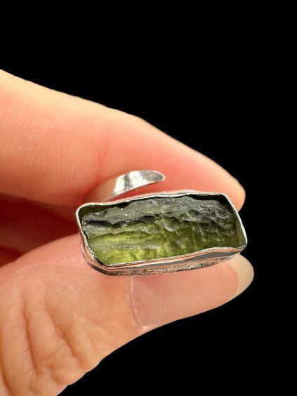 Silberring mit Moldavit – Verstellbare Größe