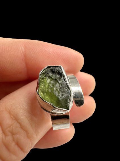 Silver ring with moldavite – Adjustable size