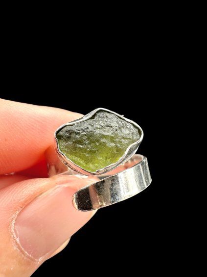 Silberring mit Moldavit – Verstellbare Größe