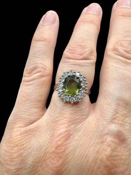 Silberring mit facettierte Moldavite und Zirkone Größe 50