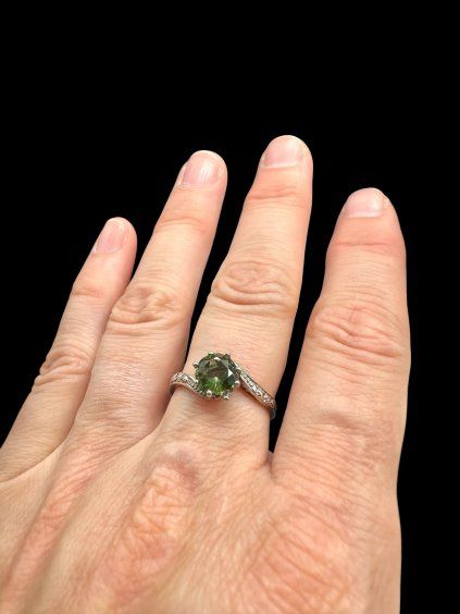 Silver ring with faceted moldavite size 61