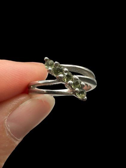 Silberring mit facettierte Moldavite Größe 59