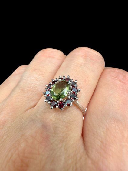 Silver ring with faceted moldavites and garnets size 54