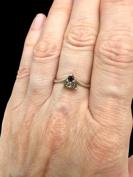 Silver ring with faceted moldavites and garnets size 59