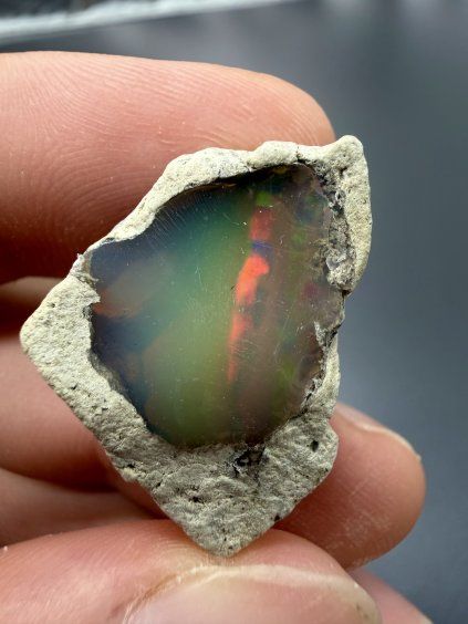 Drahý opál 24,25ct – tmavý – Welo, Etiopie