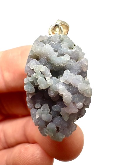 Přívěsek z hroznového chalcedonu