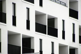 Stropný sušiak bielizne na balkón: prečo si ho zvoliť? Týchto 7 benefitov si budete chváliť