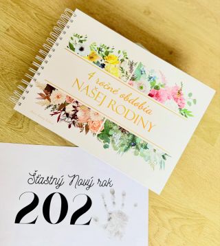 Prvým jarným dňom sa podľa tejto knižky začína rodinná výzva plná skvelých aktivít a nápadov ako spraviť aj obyčajný deň...