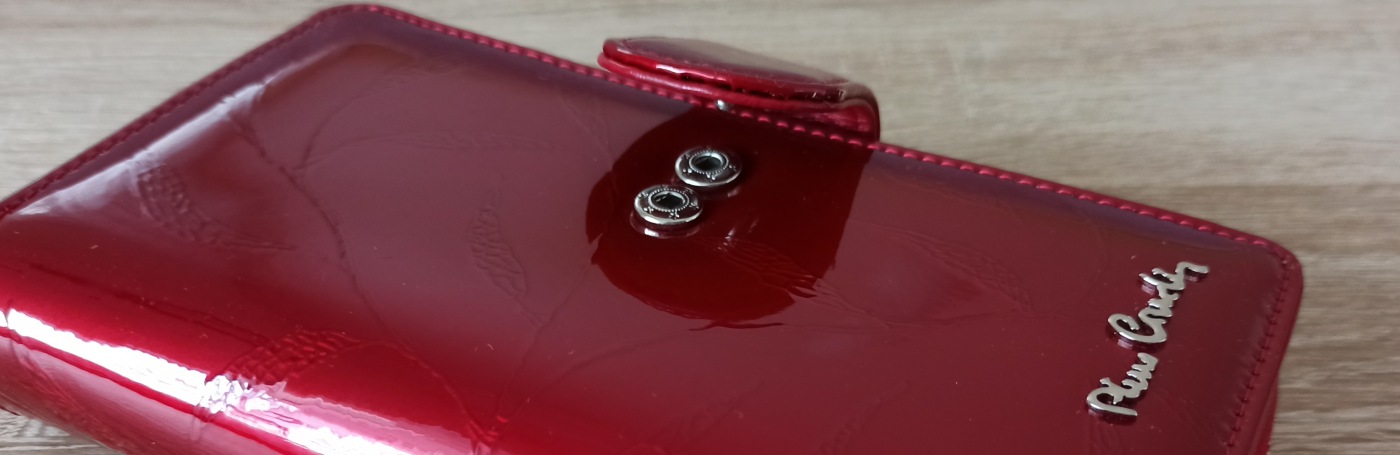 Kožená dámská barevná peněženka detail druk