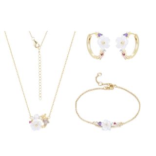 ✨ Přineste do svého outfitu jarní svěžest a jemný třpyt! Naše kolekce šperků s květinami a zirkony spojuje něžnost přírody...