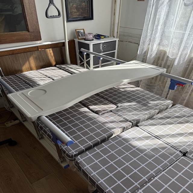 Elektrická polohovací postel Home – téměř nová, 1 rok záruka - PRODEJ