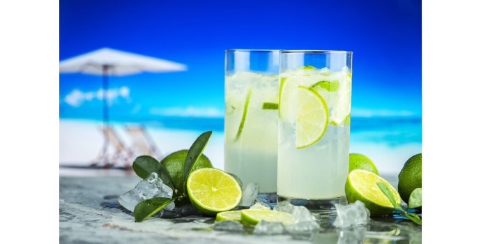 Co je důležité vědět o pitném režimu v závislosti na věku klienta nebo jeho zdravotním stavu