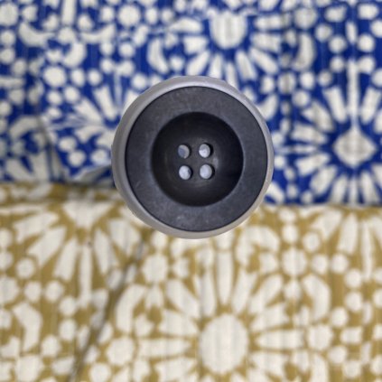 knoflík merchant&mills grey corozo 22mm
